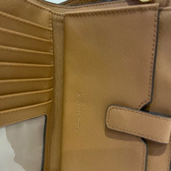 Michael Kors wristlet clutch - Picture 4 of 7